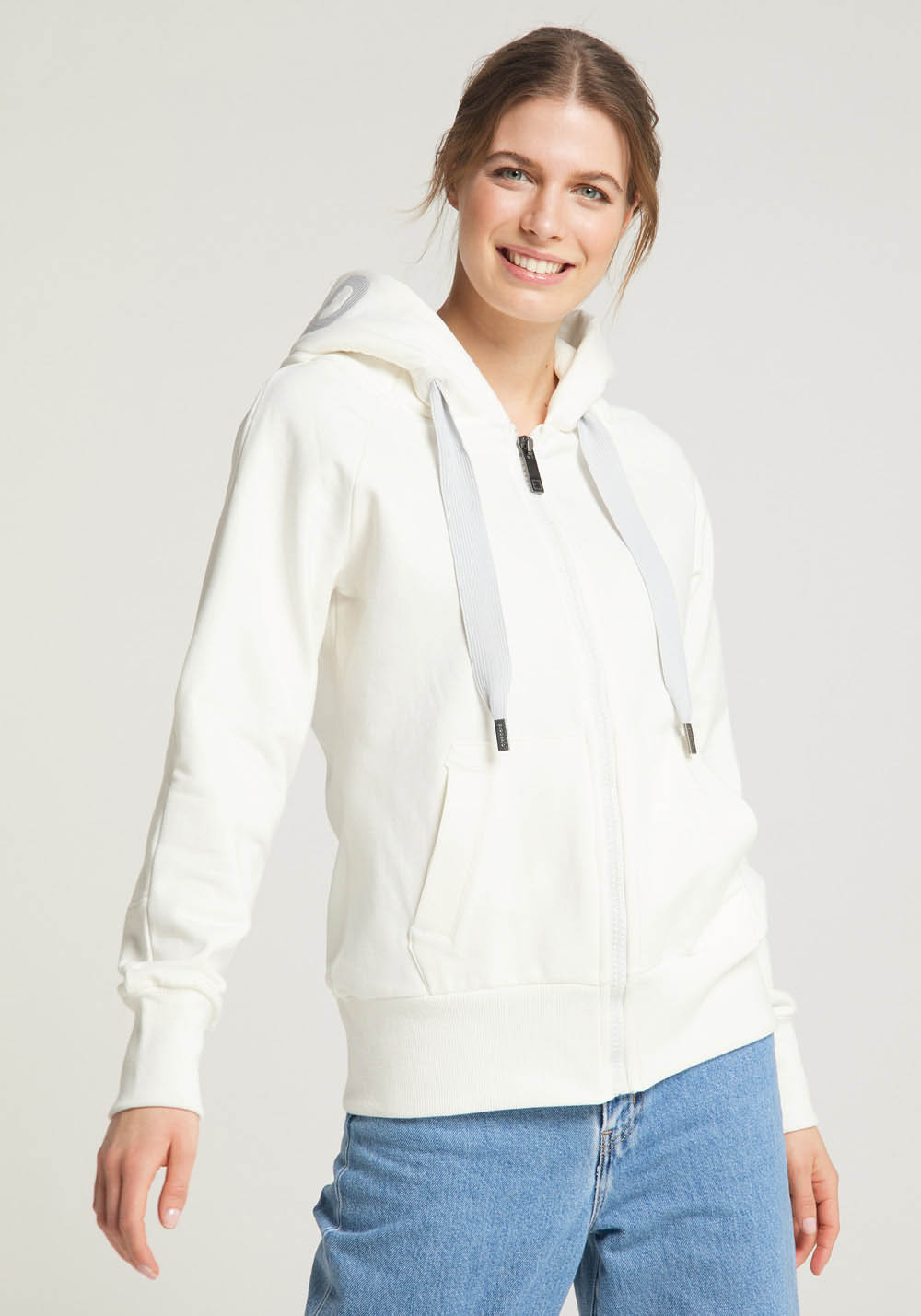 Elbsand Kelda Sweatjacke in cloud white, weisse Damen Kapuzenjacke. Bild 5.