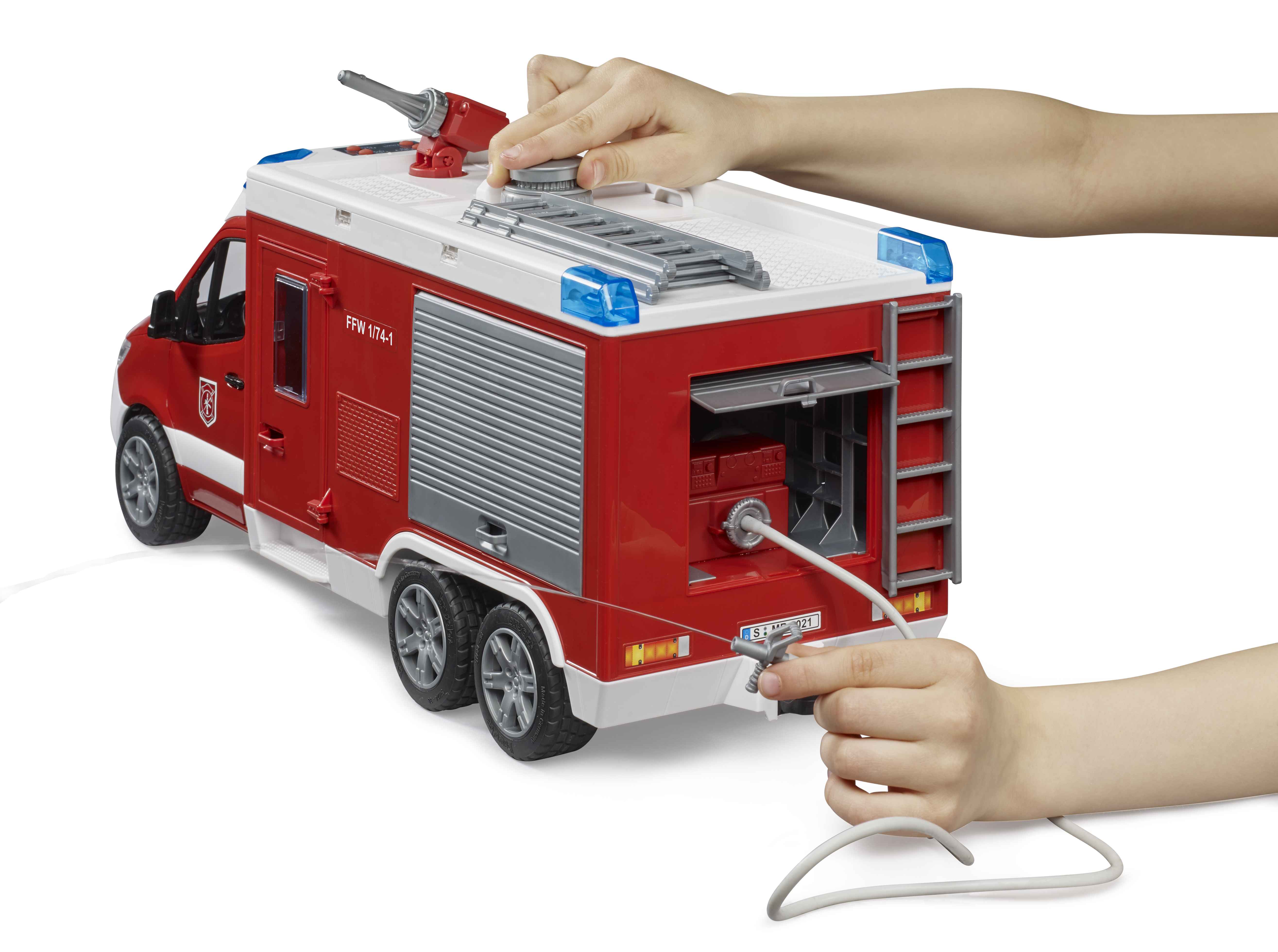 BRUDER 02680 - MB Sprinter Feuerwehrrüstwagen mit Light & Sound Modul - Bild 10