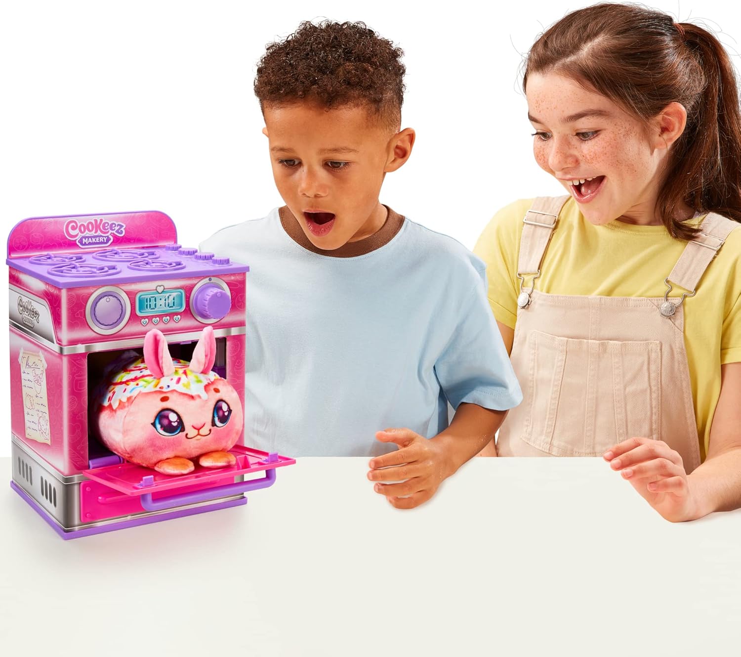Cookeez Makery Pinker Backofen mit Kuchen, der sich in ein Plüschtier verwandelt Cookeez Makery Backofen in Pink Spielset zum Backen und Verwandeln von Kuchen in Plüschtiere