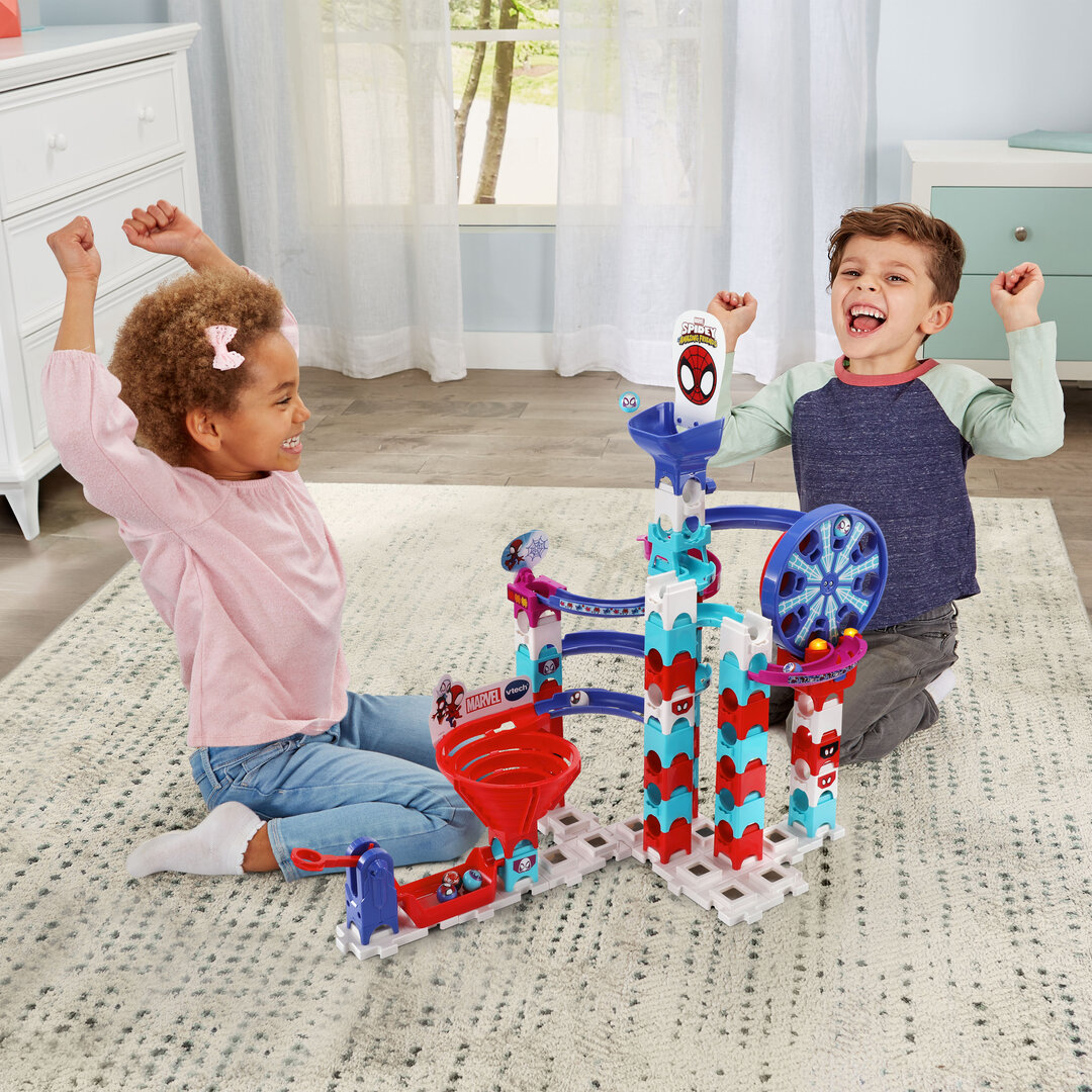 VTech Marble Rush Spidey Super Spin Challenge SP300 E interaktive Kugelbahn ab 4 Jahren VTech Marble Rush Spidey Super Spin Challenge SP300 E 62 Teile mit motorisiertem Riesenrad, 6 Spidey-MarBalls, einstellbarer Launcher, versteckter Spidey-Effekt, fördert Kreativität & räumliches Denken, ab 4 J., Abspielen, Person, Kopf, Junge, Kind