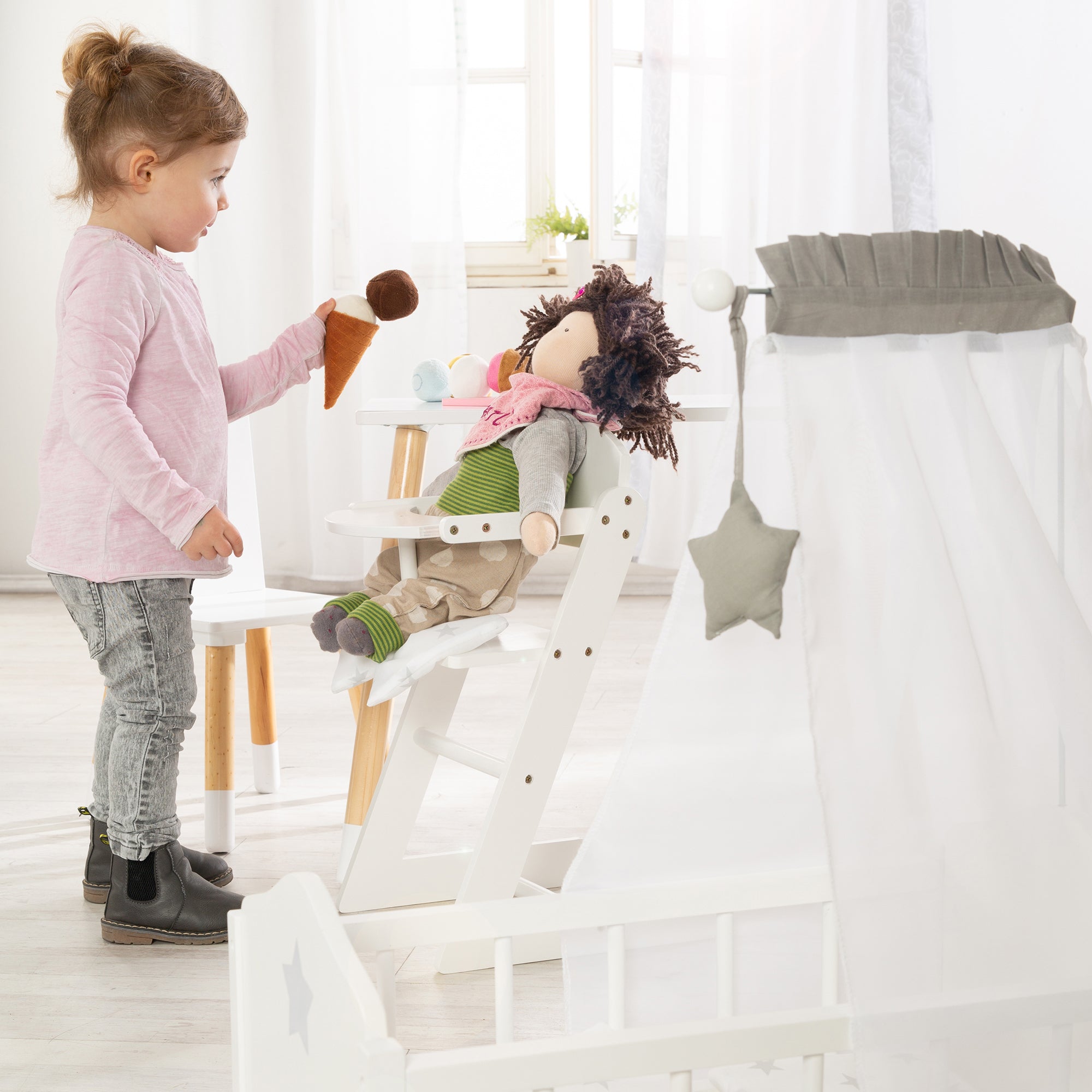Roba 98535 Puppenwiege Stella weiß – Puppenmöbel & Häuser - Bild 8 Roba 98535 Puppenwiege Stella weiß – Puppenmöbel & Häuser - Produktbild 8