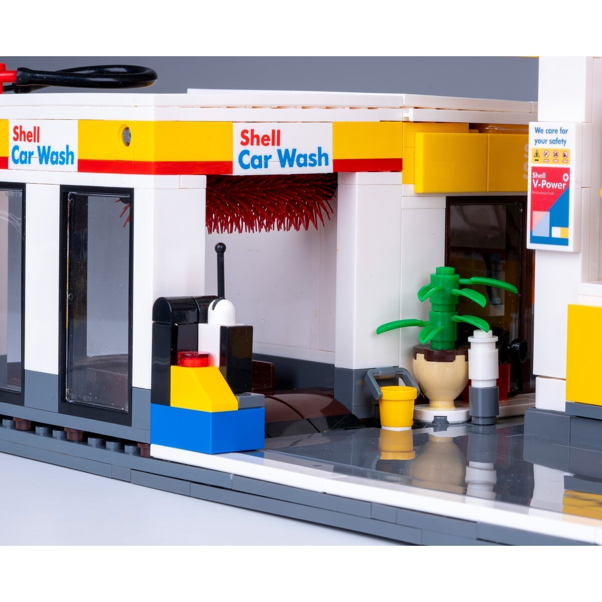 JAMARA CaDA Shell Tankstelle mit Shop und Waschanlage 1:30 Bricks ab 14 Jahren JAMARA CaDA Shell Tankstelle mit Shop und Waschanlage 1:30 Bricks ab 14 Jahren