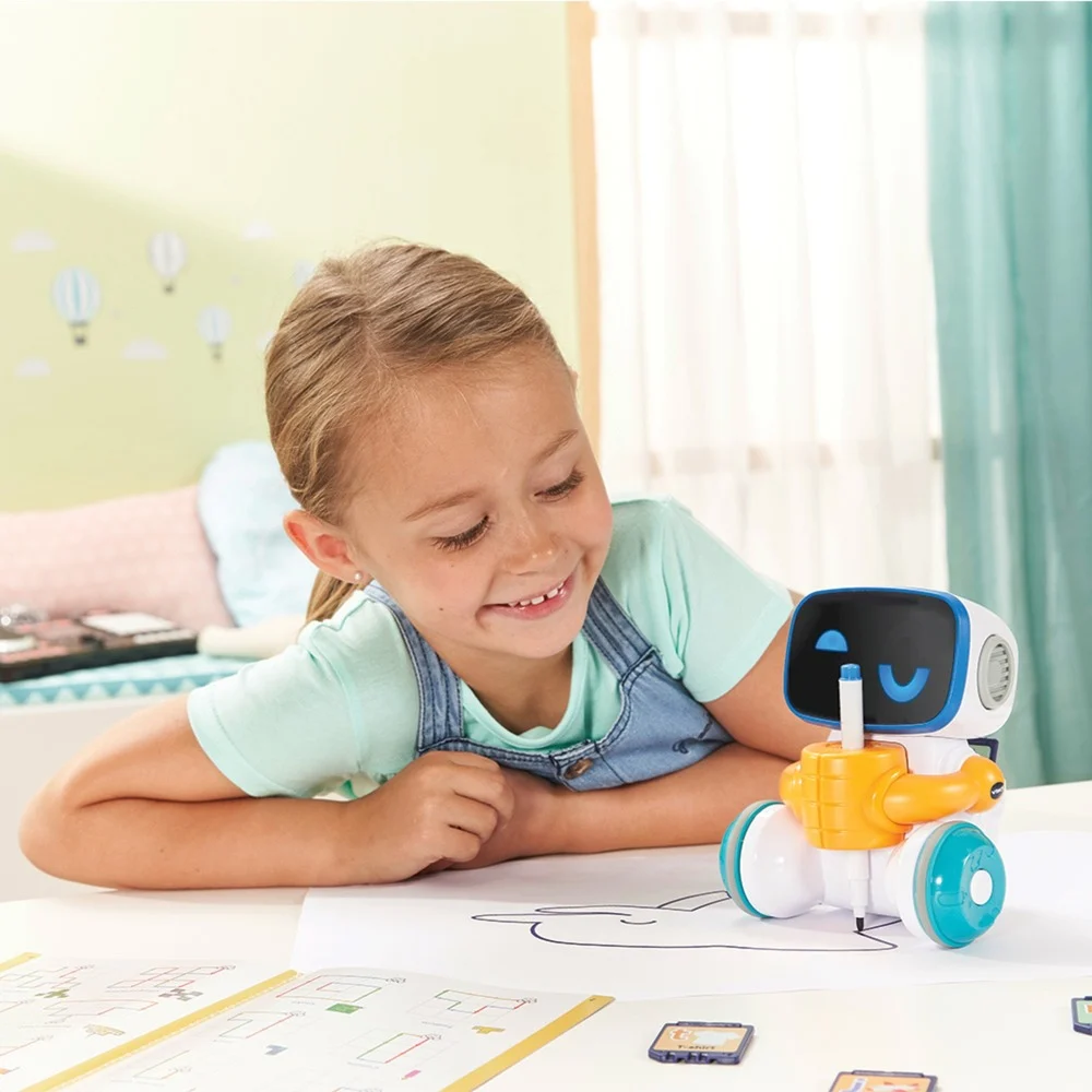 VTech Codi, der clevere Mal-Roboter interaktiv ab 4 Jahren VTech Codi, der clevere Mal-Roboter aus Kunststoff -0,55 kg, 3 Modi Vorlage, Malen, Codieren, 15 Chipkarten, 99 Motive, LED-Augen, kindersicheres Batteriefach, ab 4 J.,